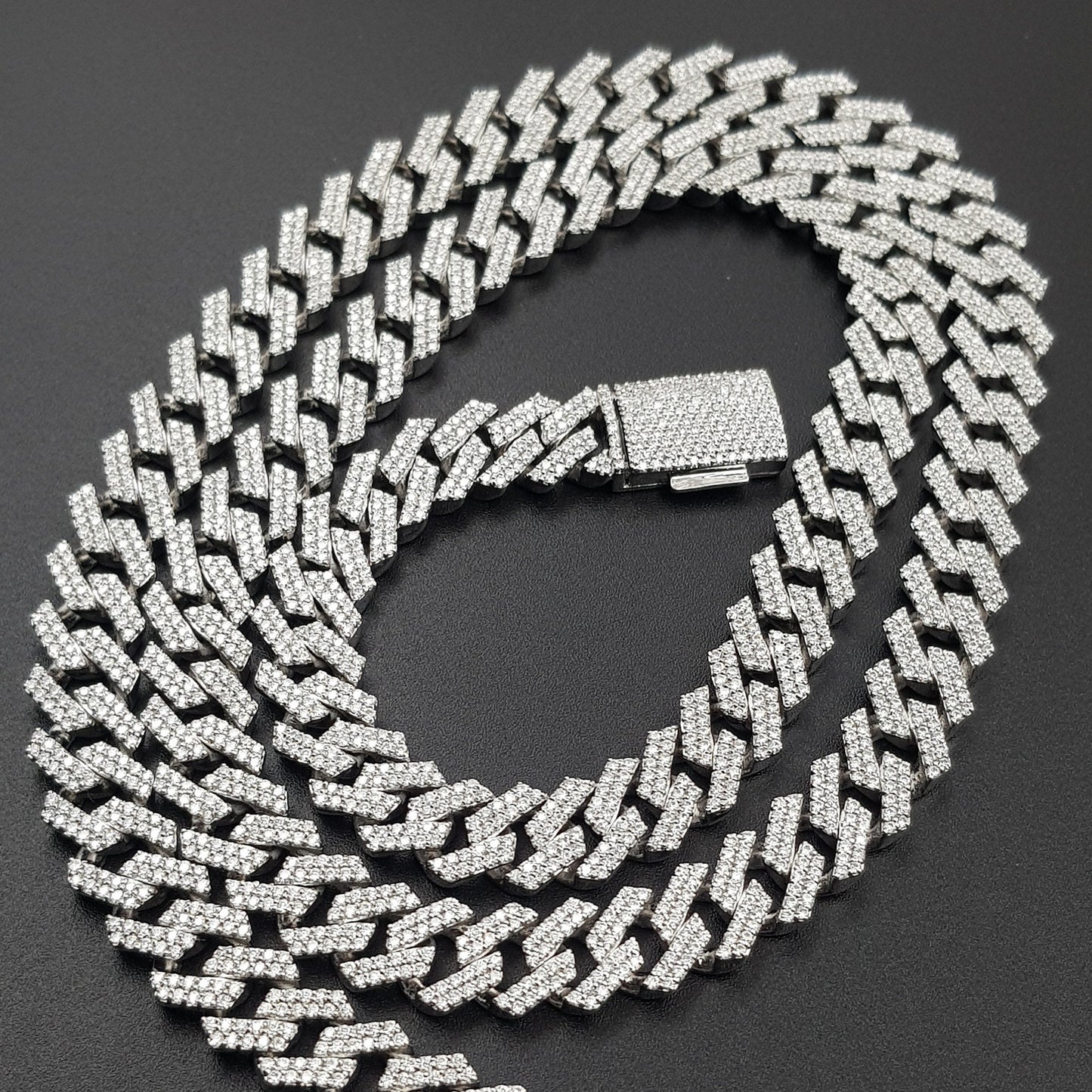 12 MM CUBAN LINK CHAIN WITH SILVER AND MOISSANITE 22 INCHES