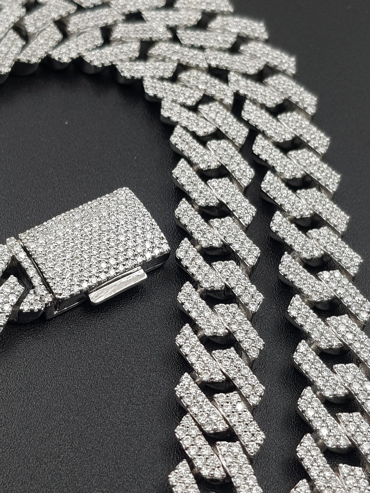 12 MM CUBAN LINK CHAIN WITH SILVER AND MOISSANITE 22 INCHES