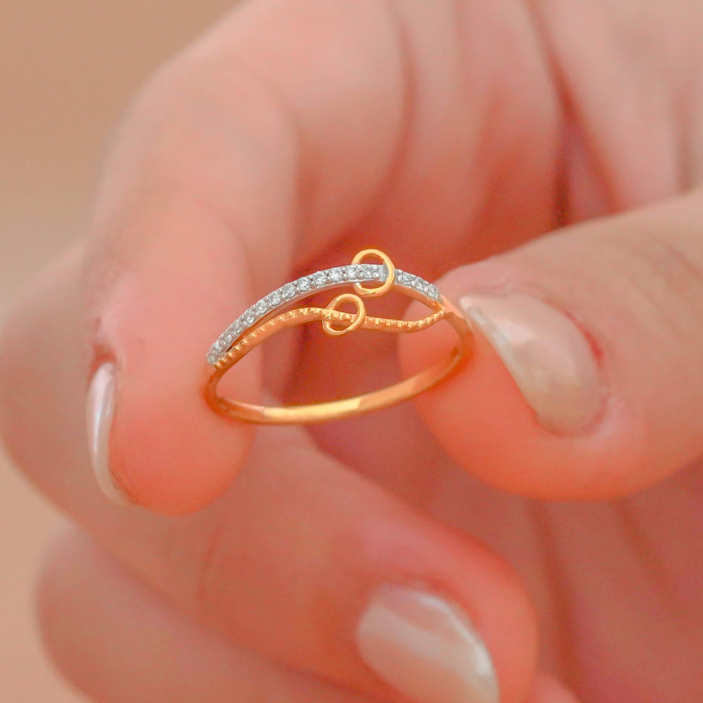 Love Spill Twirl Diamond 10k Gold  Ring