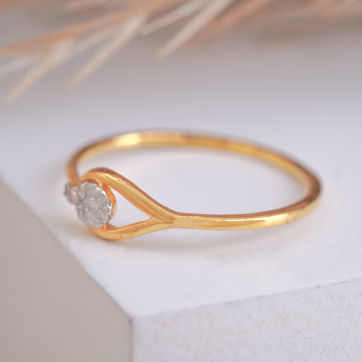 Simple Leaf Shaped Covered 10K Gold Ring