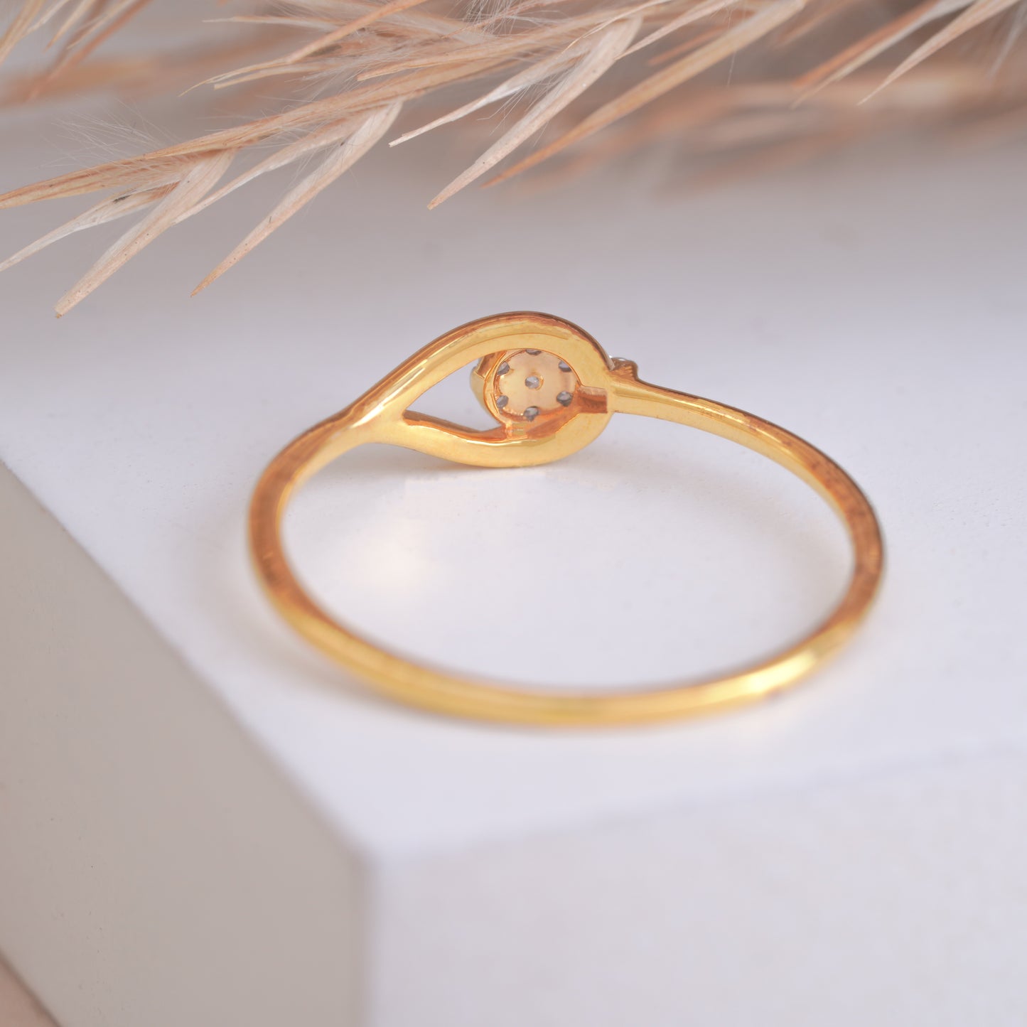 Simple Leaf Shaped Covered 10K Gold Ring