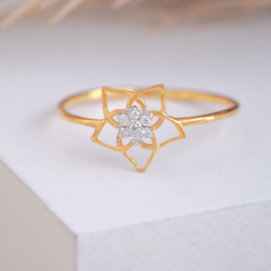 Pretty Blossom Flower Shape Diamond 10K Gold Ring