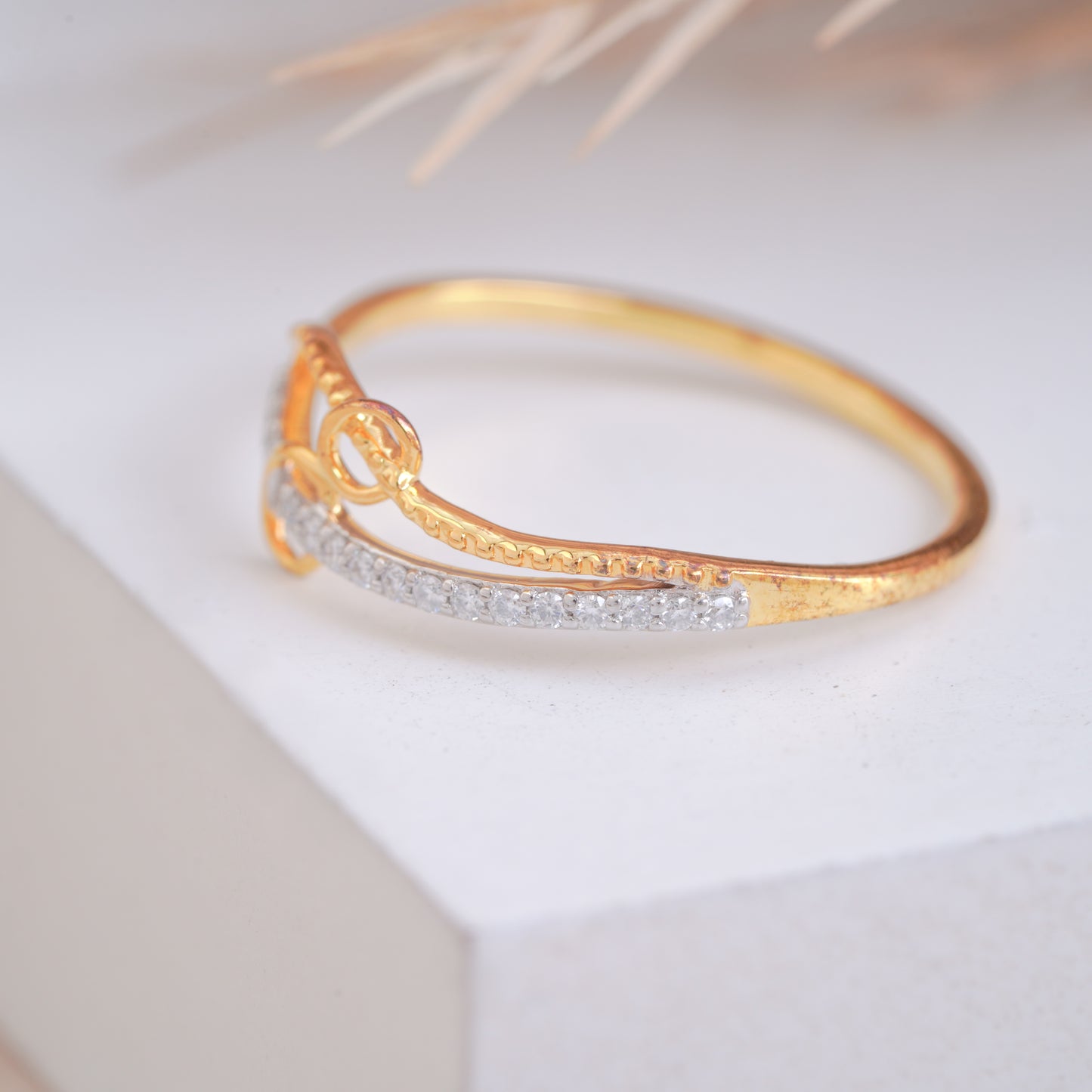 Love Spill Twirl Diamond 10k Gold  Ring