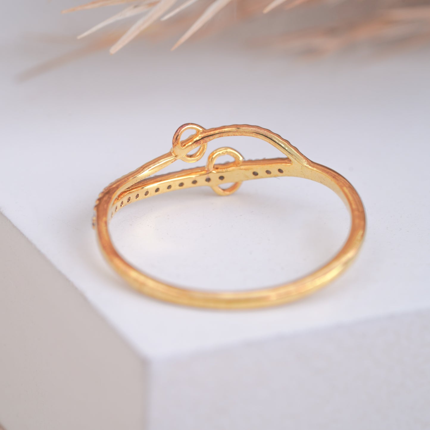 Love Spill Twirl Diamond 10k Gold  Ring