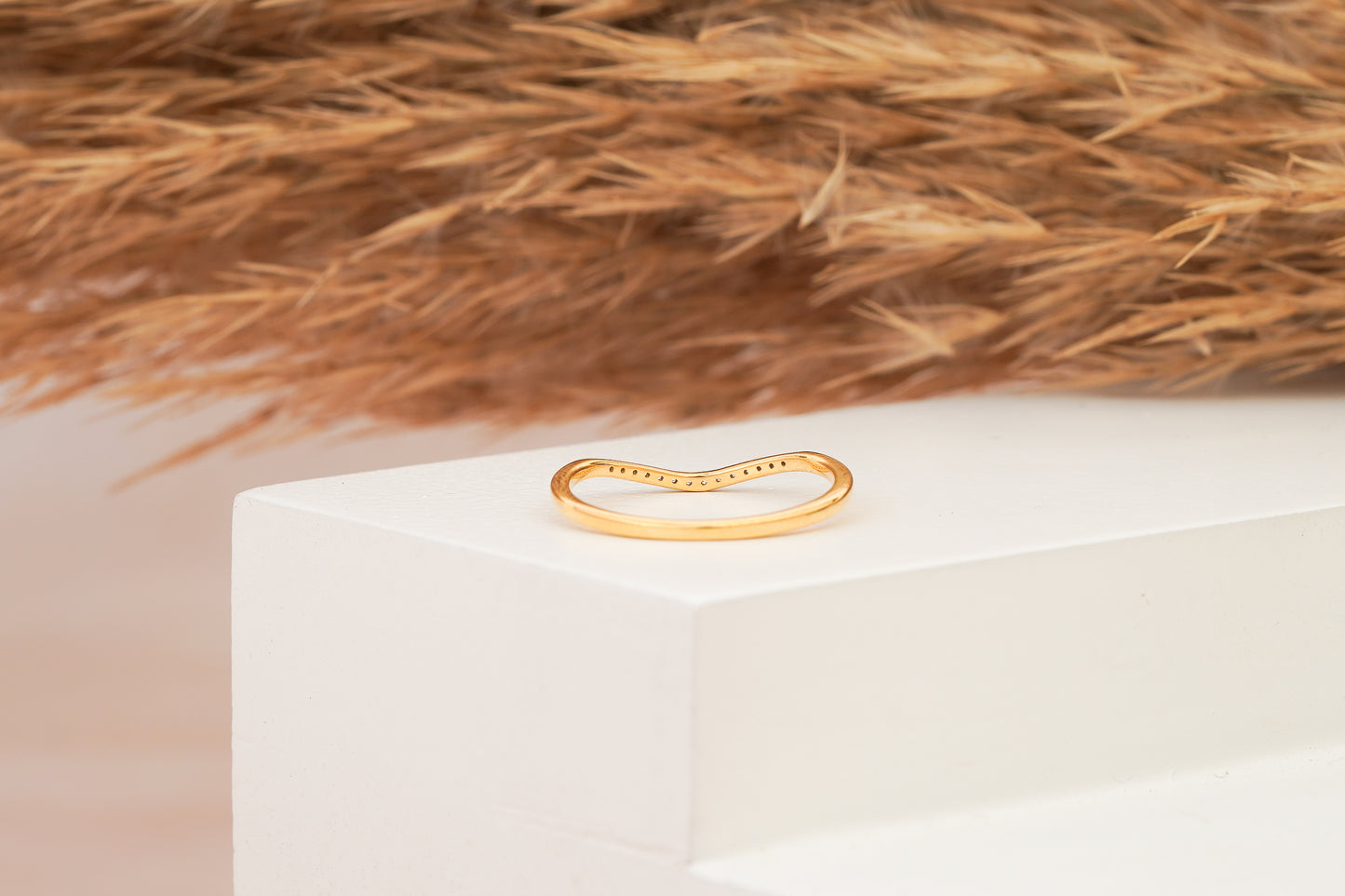 14k Gold Simple Curved Diamond Ring