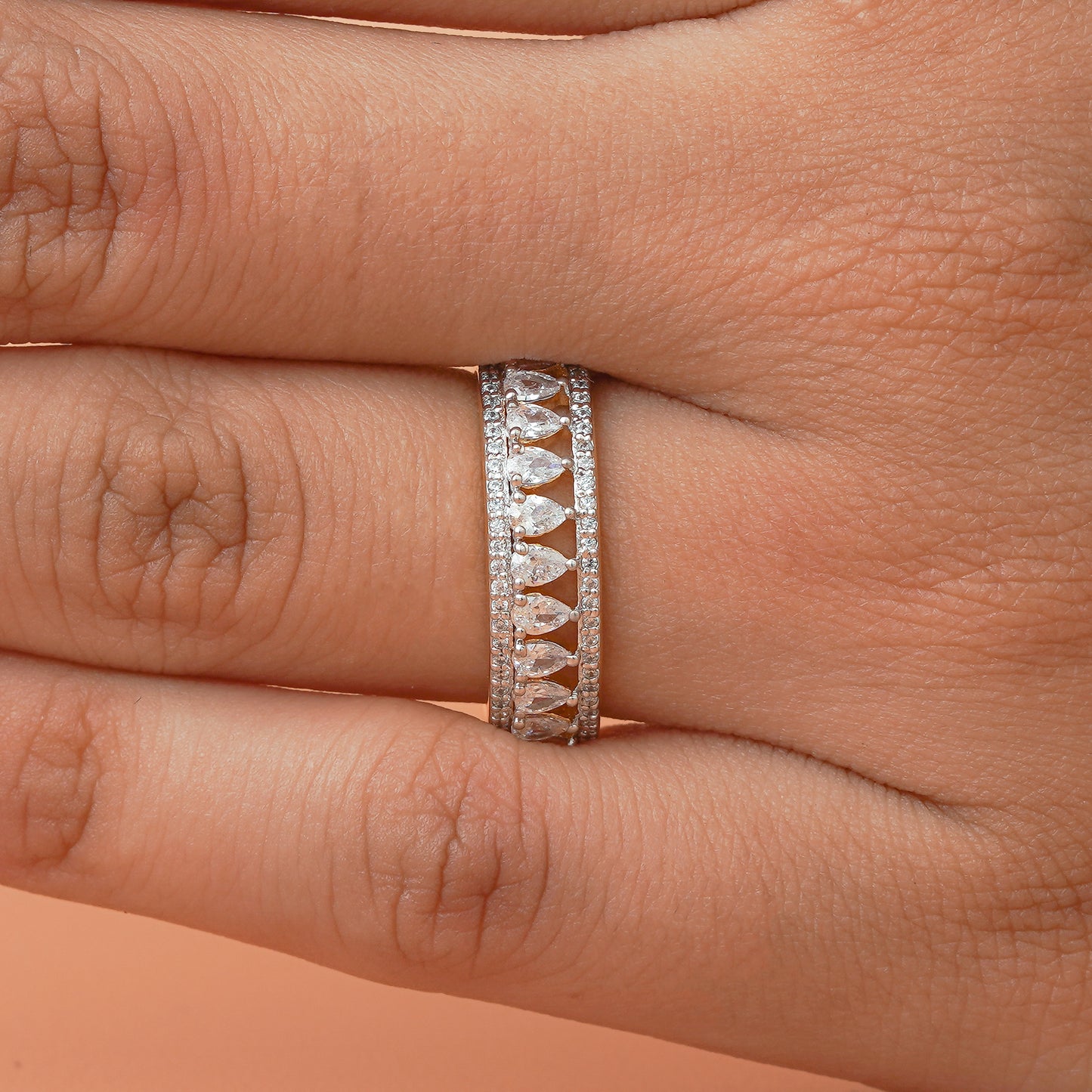 Brilliant Pear and Round Cut Diamond Band