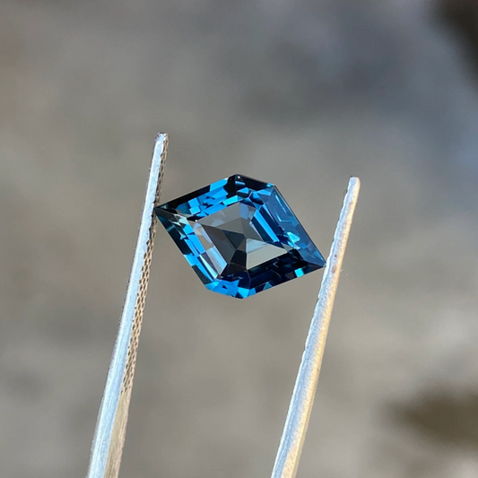 London Blue topaz gemstone, 12x8X4.5 MM Crystal, 2.75 Carat